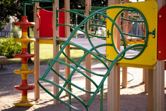На освещение детских площадок в Адмиралтейском районе выделят 30 млн рублей
