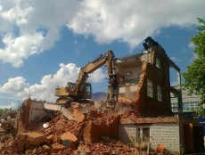 На Ржевке демонтировали еще один старый дом