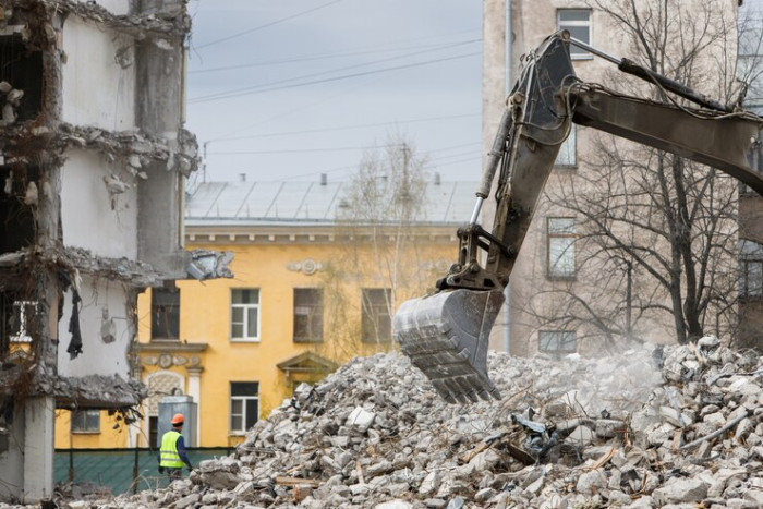 На Васильевском острове демонтировали остатки недостроенного ЖК "Триумф"