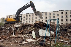 Пять расселенных домов в Невском и Красносельском районах продали под снос