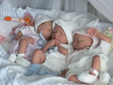 Семьям с новорожденными тройняшками подарят сертификаты на покупку жилья