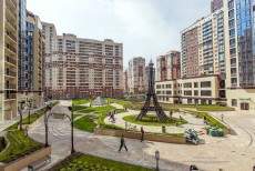 В Московском районе сдали жилой комплекс "Гранд Фамилия" с Эйфелевой башней