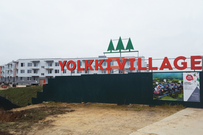 В жилом комплексе "Yolkki Village" завершена стяжка полов