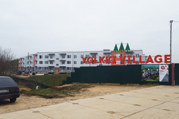 ​В ЖК "Yolkki Village" завершилась установка двух павильонов под скважины